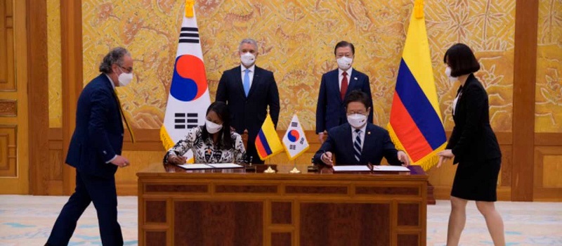 El presidente de Colombia, Iván Duque, y Corea, Moon Jae-in, firmaron un acuerdo de cooperación en salud pública cuyo componente fundamental es la medicina preventiva a través del avance en el desarrollo de vacunas.