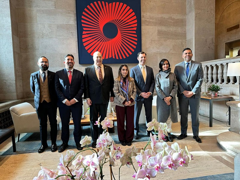 El Departamento Administrativo de la Presidencia de la República (DAPRE), en cabeza de su directora Laura Sarabia, junto con el ministro de Hacienda, Diego Guevara; el ministro de Minas y Energía, Andrés Camacho; y la ministra de Ambiente, Susana Muhamad, desarrolló una jornada estratégica con el sector privado en la Cámara de Comercio de los Estados Unidos.