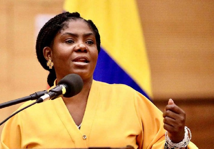 Por iniciativa del vocero de Cambio Radical, senador, Carlos Fernando Motoa, la plenaria del Senado citó para este martes a partir de las 11:00 A.M, a la vicepresidenta de la república y ministra de Igualdad y Equidad, Francia Elena Márquez Mina y a la directora del Departamento Administrativo de la Presidencia de la República (DAPRE), Laura Camila Sarabia Torres, quienes responderán cuestionarios sobre el cumplimiento de sus funciones.