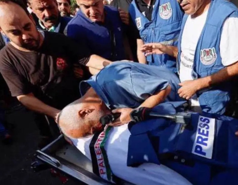 Han muerto 20 personas este lunes en el ataque israelí al hospital Nasser del sur de Gaza, entre ellos fallecieron seis periodistas, una cifra que ha aumentado después de que un reportero independiente, que trabajaba para diferentes medios, perdiera la vida por las heridas.