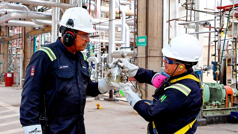 La Refinería de Barrancabermeja celebra este miércoles 19 de febrero sus 103 años de operación en la historia de la producción de hidrocarburos en Colombia estrenando una moderna planta de Hidrocraking Moderado (HCM), que le permite producir combustible diésel mucho más limpio para contribuir a la transición energética en que está empeñado el Grupo Ecopetrol.