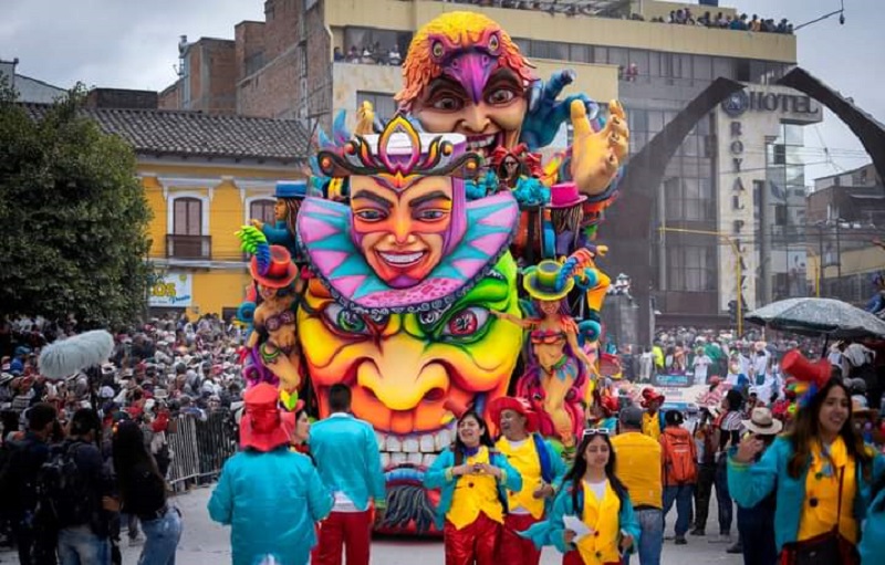Los artistas, cultores, danzantes, carrozas, murgas y el juego "caricia" regresó a las calles de la ciudad de San Juan de Pasto, en el marco del Carnaval de Negros y Blancos 2023 -Patrimonio de la Humanidad -.
