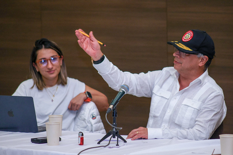 Así lo advirtió el jefe de Estado al afirmar que si las comisiones económicas del Congreso no aprueban el cupo de endeudamiento, “simplemente o hay cesación de pagos o tengo que decretar la emergencia económica”.