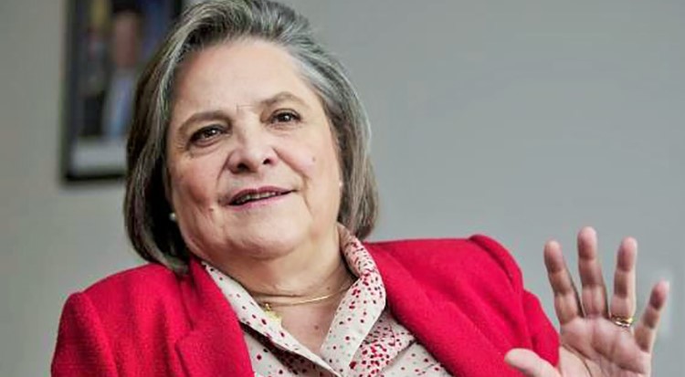 Al termino de las sesiones ordinarias del Congreso en el 2024, los congresistas opinan y responden sobre temas que conciernen a su labor como legisladores, por eso abordamos para una entrevista a la senadora Clara López Obregón quien nos respondió sobre varios aspectos que tienen que ver con el trámite de proyectos, fundamentalmente en la vía económica, haciendo alarde a su profesión y experiencia en ese aspecto.