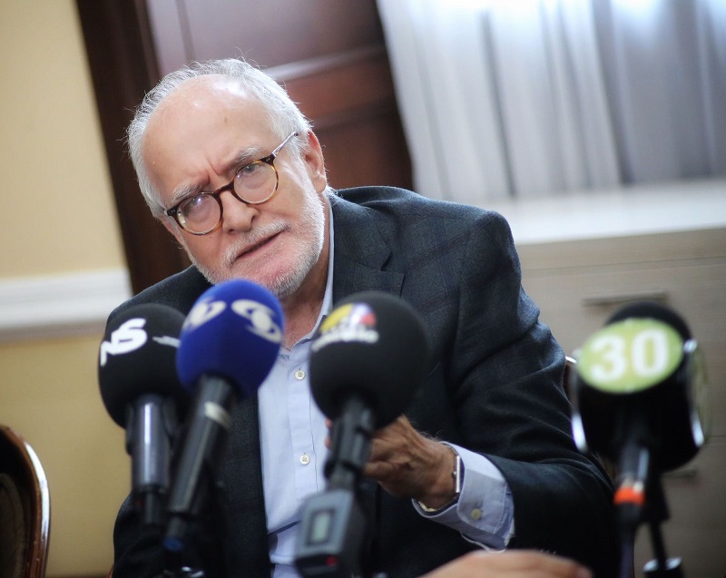 Se trata de instrumentalizar a los departamentos, municipios y distritos para que puedan realizar mejor su gestión, ser dueños de su destino y más autónomos en materia de generación de desarrollo”, sostiene el senador Guido Echeverri Piedrahita.