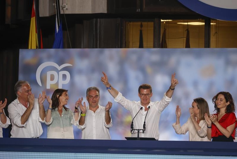 El Partido Popular-PP- conservador, de Alberto Núñez Feijóo, ganó las elecciones generales en España, pero no logró el margen necesario para noquear al gobierno de coalición encabezado por el socialista Pedro Sánchez