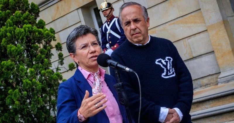 Como productiva y llena de consensos fue calificada la reunión entre el presidente de la República, Gustavo Petro Urrego; la alcaldesa mayor de Bogotá, Claudia López; y el ministro de Transporte, Guillermo Reyes; quienes dialogaron acerca de los proyectos de infraestructura más importantes en materia de movilidad para el desarrollo de la ciudad, como lo son la Línea 1 y la Línea 2 del Metro, la Calle 13, el Regiotram de Occidente, y la optimización del Aeropuerto Internacional El Dorado. 
