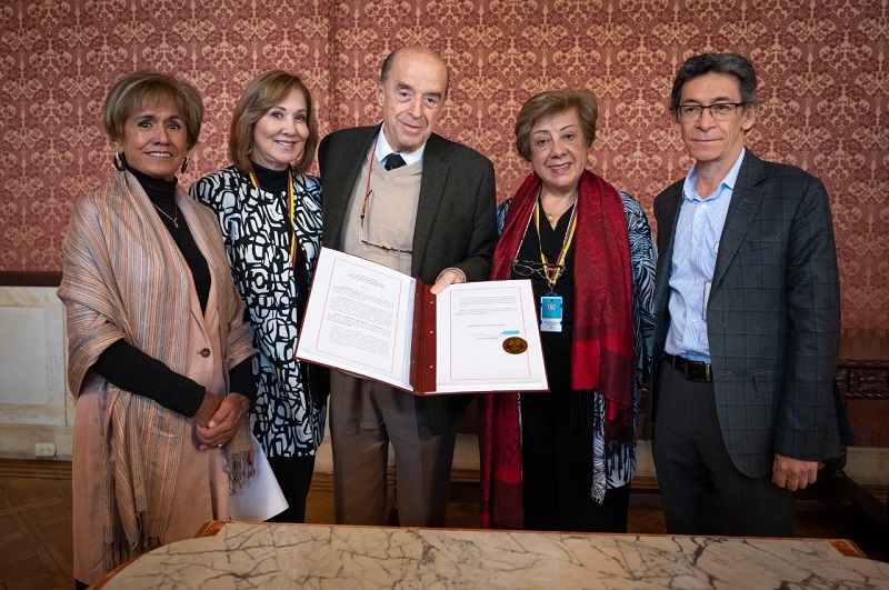 El Ministro de Relaciones Exteriores y Paz, Álvaro Leyva Durán, en presencia de la sociedad civil en el Palacio de San Carlos, cumplió la apuesta que se ha hecho desde hace más de una década para garantizar el goce efectivo de los derechos y libertades fundamentales de las personas mayores.