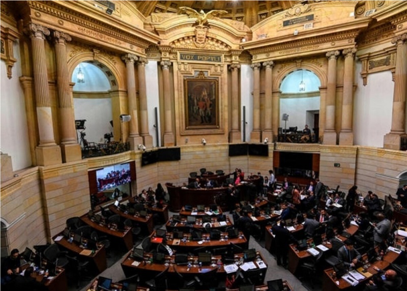 Las comisiones económicas del Congreso aprobaron en primer debate el presupuesto general de la nación para la vigencia fiscal del 2022, donde se destaca que el monto asciende a $350.4 billones y donde se incluyeron iniciativas que permite el traslado espress de las pensiones de los fondos privados a Colpensiones y la eliminación de la ley de garantías.