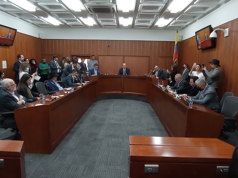 El ministro de minas y energía, Diego Mesa Puyo, deberá responderá través de un debate en el Congreso de la República, los altos costos de los servicios de energía eléctrica en los departamentos de la Costa Atlántica.