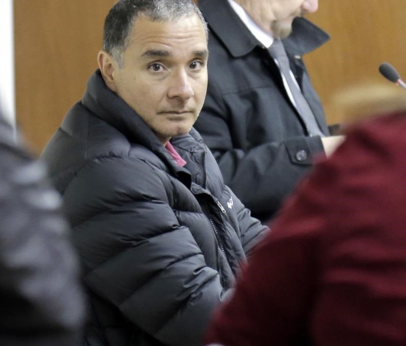 En el fulgor de una investigación que ha sacudido los cimientos del mundo empresarial y político, un testigo clave emerge de las sombras para arrojar luz sobre un oscuro capítulo de corrupción y lavado de dinero. Salomón Bendayán, ciudadano de origen marroquí, ha destapado un entramado criminal que implica a destacadas figuras del empresariado y la política, en un juego siniestro de influencias y enriquecimiento ilícito.