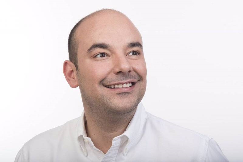 Se trata de Horacio José Serpa, Exsenador de la República, oriundo de Santander, que por medio de un video compartido en las redes sociales anunció su candidatura a la alcaldía de la ciudad bonita, destacando que la capital del departamento de Santander necesita grandes obras para mejorar la movilidad.