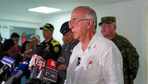 El ministro de Defensa Nacional, Iván Velásquez, a nombre del Gobierno Nacional, presentó presencialmente disculpas en Bocas del Manso, municipio de Tierralta, en el centro del Nudo de Paramillo, tras la presunta violación a los derechos humanos cometidas por integrantes del Ejército Nacional.