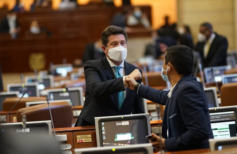 Con 109 votos en contra y 36 a favor, la cámara de representantes negó la moción de censura al ministro de defensa Diego Molano.