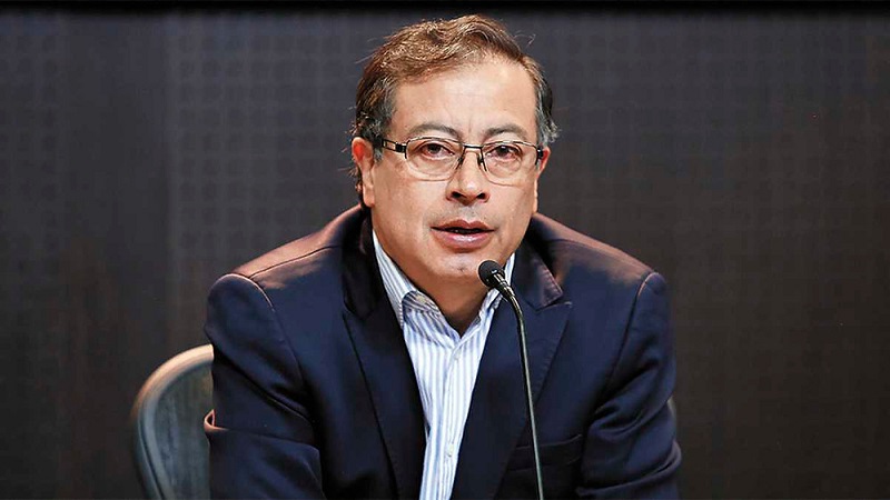 El candidato presidencial del Pacto Histórico, Gustavo Petro, anunció que si es elegido Presidente de Colombia dará incentivos de vivienda, salud y educación para las Fuerzas Militares y de Policía, incluyendo a sus familias. 