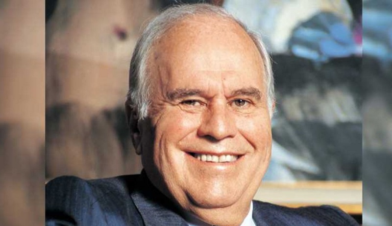 El empresario santandereano Carlos Ardila Lulle, falleció este viernes 13 de agosto del 2021, a los 91 años dejando la organización empresarial “Ardila Lüle”, fundada en 1951 y que ha contribuido al fortalecimiento del sector industrial y económico de Colombia. 