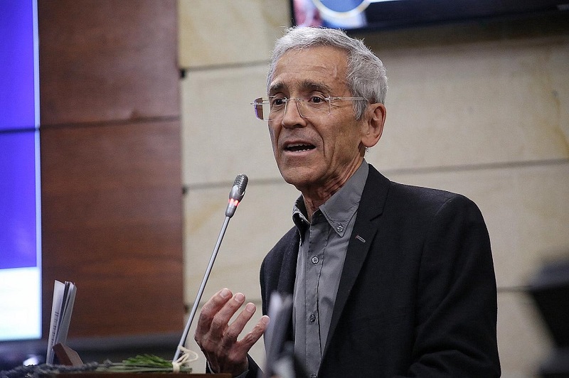 La plenaria del Senado de la República escuchó y recibió de parte del presidente de la Comisión de la Verdad, presbítero, Francisco de Roux, el documento que recoge todo cuanto ocurrió por el conflicto en Colombia por más de 10 décadas.