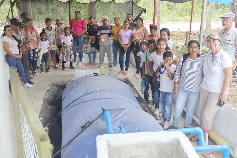 El programa “Biogás. Transformando vidas en el Caribe colombiano” contó con una inversión total de 116 millones de pesos, distribuidos en dos colegios: el Centro Educativo El Palmar en Ovejas, Sucre, y el Centro Etnoeducativo No.12 El Muurai en Riohacha, La Guajira.