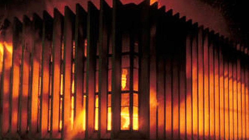 El holocausto del palacio de justicia hace 39 años es una página que nunca podrá pasarse, siempre estará abierta para que las nuevas generaciones no cometan el grave error de ignorar y despreciar su historia. Pueden repetirla. 