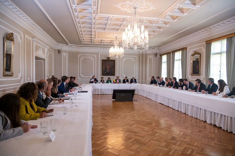 El Gobierno nacional y los empresarios, iniciaron su primera reunión cuya conclusión fue que la Reforma Laboral se presentará a consideración del Congreso en el 2023, después que se logre un consenso entre todos los sectores que tienen que ver con el tema, para viabilizar su aprobación.