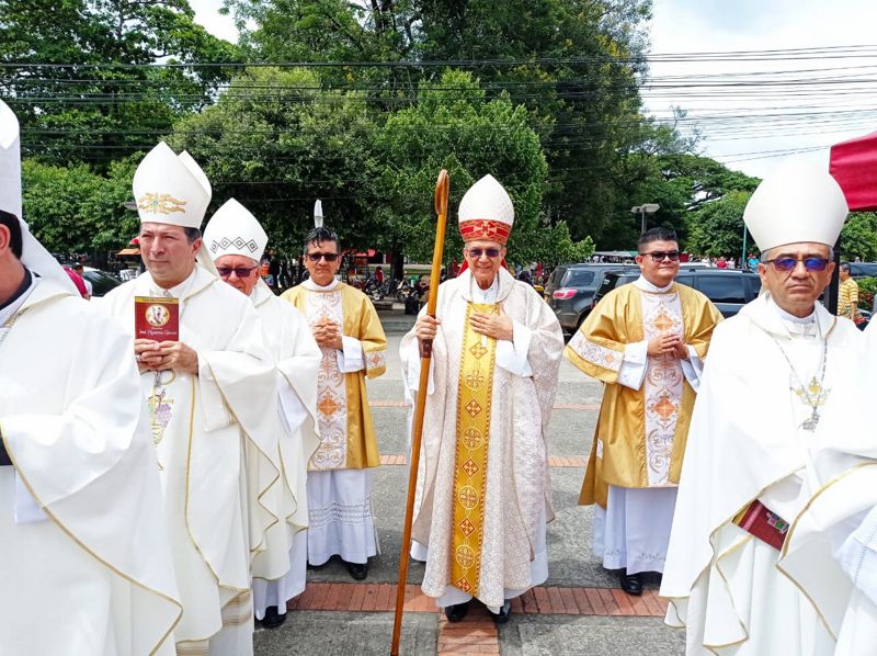 El obispo de Granada, Meta, monseñor José Figueroa Gómez, cumplió 50 años de vida sacerdotal y 20 de vida Episcopal, por esos motivos, la jerarquía eclesiástica de Colombia, rindió un merecido homenaje como reconocimiento a su labor pastoral que siempre ha estado permanentemente signada, según sus palabras en, “vale la pena vivir para servir”, por eso, le agradeció a Dios, y destacó que con la comunidad, su familia, amigos y clérigos, “he ido aprendiendo a ser obispo”.