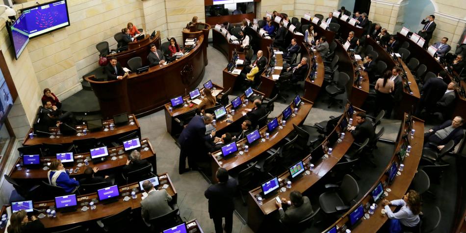 La Mesa Directiva del Senado optó esta semana por darle prioridad a la discusión y votación de los proyectos en segundo debate, con el objeto de ir evacuando con tiempo el trámite de iniciativas y no llegar al represamiento de las diferentes propuestas que pueden concluir con el denominado pupitrazo.