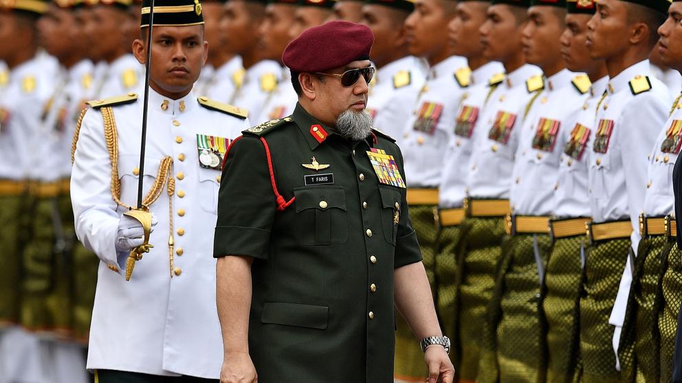 Con una historia reciente de crecimiento económico e industrial, de corrupción asombrosa y con un sistema político parlamentario con un rey elegido de entre los jefes de estado monárquicos de nueve de los trece estados malayos, Malasia vive momentos difíciles.