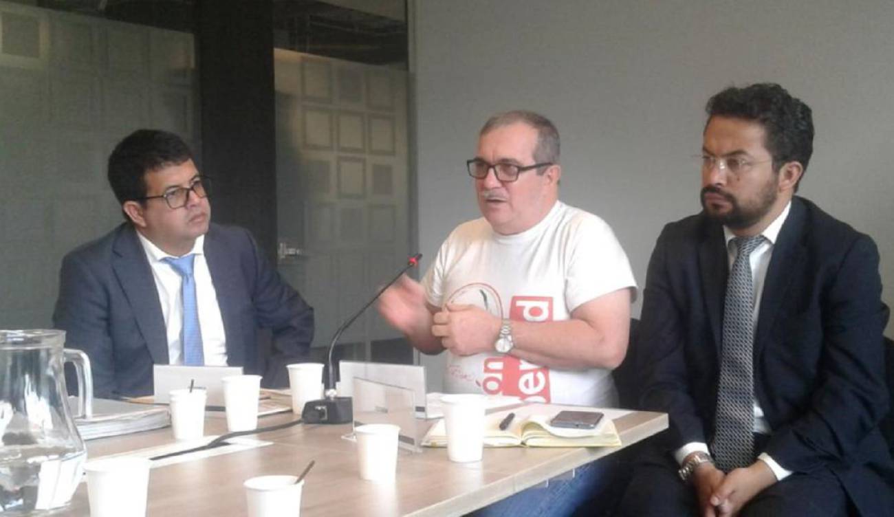 El máximo jefe del Partido Farc, Rodrigo Londoño, Timochenco, se presentó ante la JEP y según fuentes cercanas a Ecos, las declaraciones ante dicho tribunal, estuvieron muy cargadas de anécdotas. Hizo un recuento de su vida desde joven, su paso por las aulas y el ingreso a la guerrilla desde 1976. 