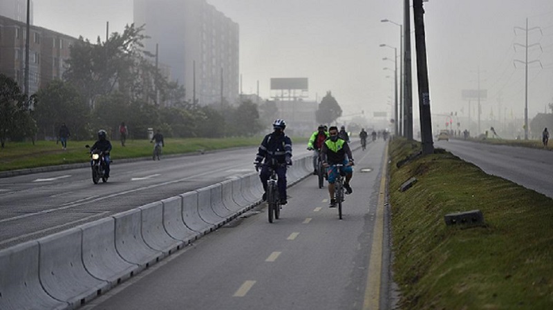 Como parte del trabajo concertado entre la Gobernación de Cundinamarca, la Alcaldía de Bogotá, la ciudadanía y los alcaldes de los municipios cercanos a la Calle 13 se anunció que ya inició la construcción de un bici carril temporal, que se situaría en el andén ubicado en el sector de La Playa en Fontibón