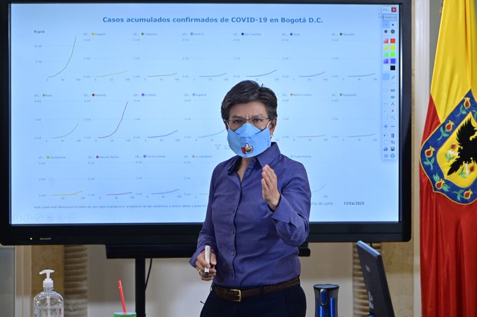 La alcaldesa Claudia López señala que “Son mejores cuarentenas selectivas bien hechas, con apoyo y mediciones, que una generalizada mal hecha”, respondió la alcaldesa Claudia López al destacar la labor que vienen desarrollando los médicos y trabajadores al servicio de la salud en medio de la pandemia.