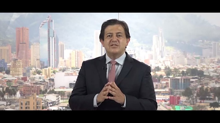 Con el propósito de analizar las acciones del Distrito para atender la pandemia del COVID-19 en la ciudad y discutir el impacto de las inversiones en su mitigación, el Contralor de Bogotá, Andrés Castro Franco, convocó a un grupo de expertos en salud pública, quienes compartieron su visión sobre la eficiencia de los recursos invertidos en la capital para responder a la emergencia sanitaria.