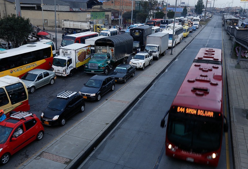 Durante el último día de este puente festivo, este 12 de octubre, tenga en cuenta que se estableció  un pico y placa en el municipio de Soacha por la gran cantidad de vehículos que salieron de Bogotá y que se espera retornarán a la capital.