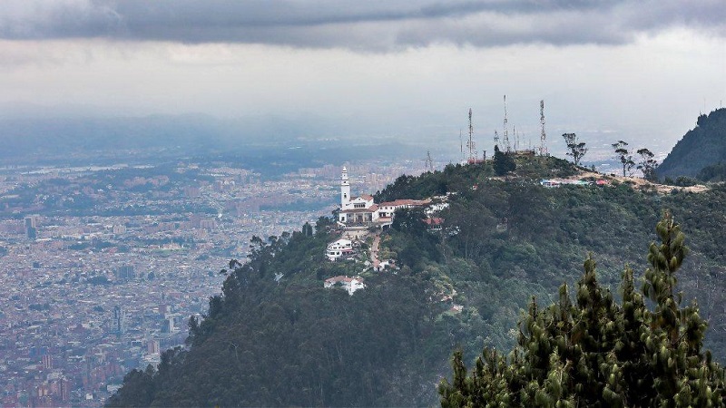 Durante la última semana y en medio del aislamiento provocado por el coronavirus, los habitantes de la capital de la república y los municipios circunvecinos están afectados por las bajas temperaturas principalmente en la noche y en la madrugada.