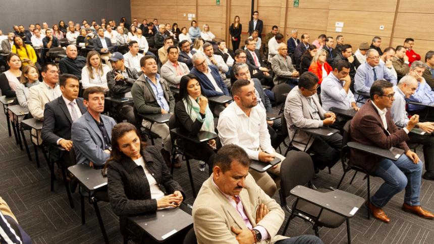 Por considerar que las preguntas y las respuestas en el examen para nombrar a 19 directores territoriales de INVIAS, fueron dadas a conocer a amigos del grupo político de la Vicepresidenta de la República, Marta Lucia Ramírez, por parte del Director General del Invías; participantes a alcanzar esos cargos, exhortaron a la Procuraduría General de la Nación para que suspenda dicho proceso.