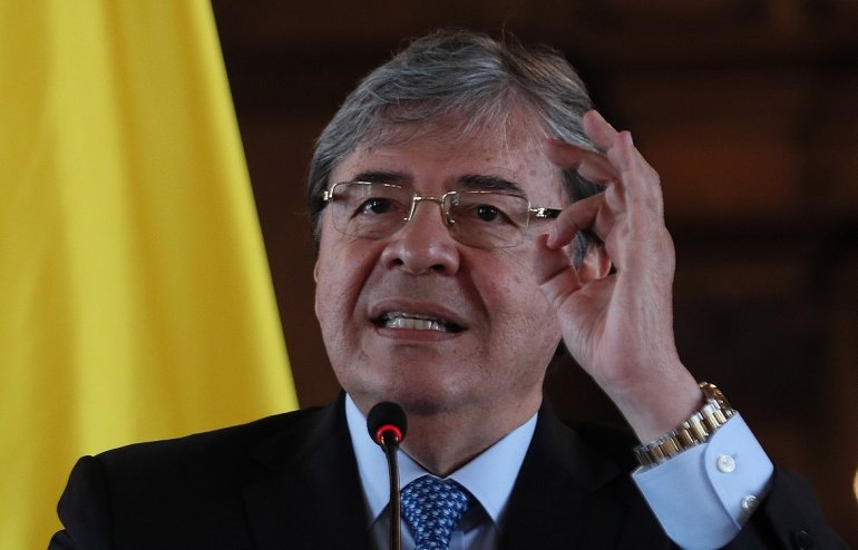 El canciller colombiano, Carlos Holmes Trujillo, señaló que ya hay aviones en Colombia con la ayuda humanitaria para Venezuela. Dijo que en Cúcuta existe un centro de acopio para la distribución