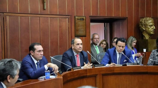 El ministro de defensa Carlos Holmes Trujillo García; ministra del interior, Alicia Arango; comandante de las Fuerzas Militares, General Luis Fernando Navarro Jiménez; Comandante del Ejército,  Mayor General Eduardo Enrique Zapateiro Altamiranda; jefe del departamento conjunto de inteligencia y contrainteligencia, Brigadier General Gonzalo Ernesto García Luna y director general nacional de inteligencia, Almirante Rodolfo Amaya Kerquelen, deberán responder en sesión virtual ante la Comisión Segunda del Senado, “sobre “seguimiento informático por parte del Ejército Nacional”.