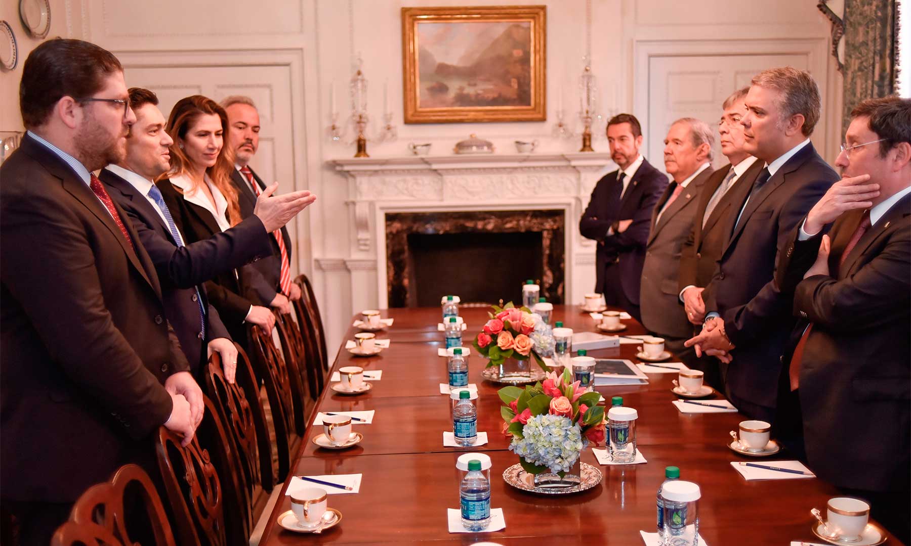 El Presidente de Colombia Iván Duque Márquez, aseguró que Venezuela está viviendo la peor crisis humanitaria que se vive en la historia reciente de Latinoamerica e hizo un categórico llamado a la comunidad internacional para que se “busquen todas las herramientas que estén a disposición para que ese país pueda salir de la dictadura”.