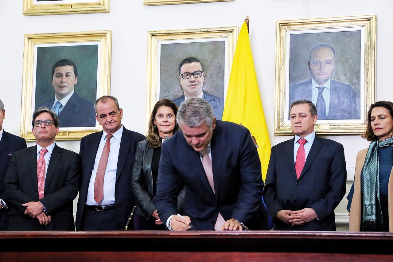 “Es el Plan Nacional de Desarrollo que más le ha dedicado recursos a los social” afirmó el presidente Iván Duque Márquez, quien personalmente radicó el proyecto en la Presidencia de la Cámara de Representantes.