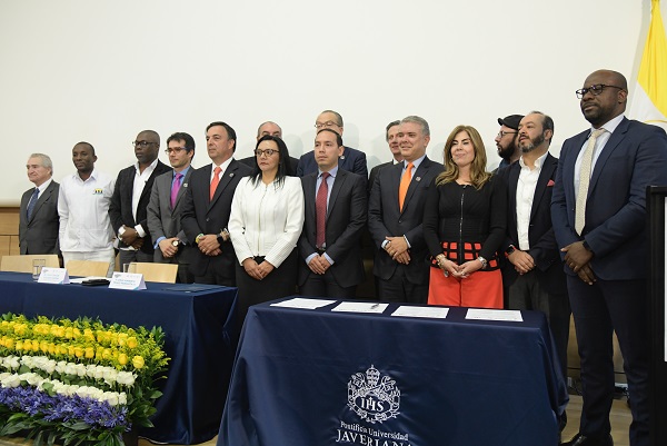El jefe de Estado colombiano, Iván Duque, en la firma del ‘Pacto Ético por la Información’, que suscribieron todos los partidos políticos, dijo que “Colombia necesita  sanciones ejemplarizantes a quienes apelan a la compra de votos o a la intimidación del elector o a la trashumancia o a cualquier tipo de manipulación”.