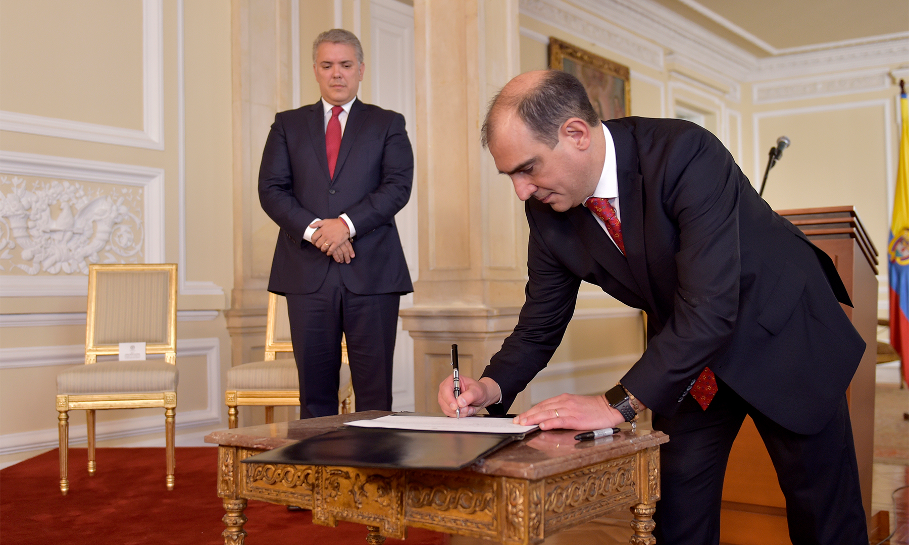 En la ceremonia, que se llevó a cabo en el Salón Gobelinos de la Casa de Nariño, el Presidente Duque dijo que el Embajador, Jorge Mario Eastman asume la tarea de representar al país ante el Vaticano, con el cual ha habido “una relación que ha sido histórica con nuestro país”.