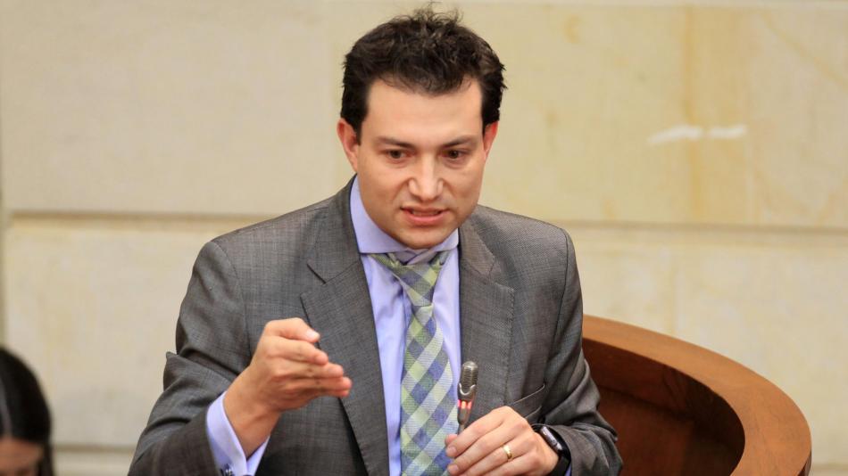 El candidato y más virtual ganador para Contralor General de la República, Felipe Córdoba, dio a conocer su declaración de renta, documento que anunció ante la plenaria de la Cámara de Representantes.