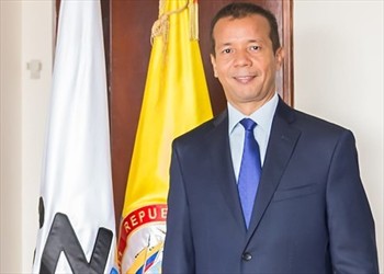 El magistrado y Presidente del Consejo Nacional Electoral, Ediberto Sanabria, murió en la madrugada de este viernes de un infarto cardiaco en la clínica El Contry de Bogtá, debido a un problema de flebitis.