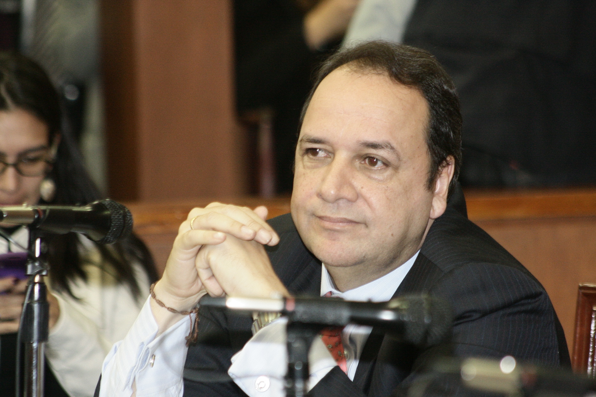 Por considerar que la Ley de Financiamiento atenta contra la clase media y la inversión y que el proyecto de las Tecnologías Informáticas-TIC-, no garantiza la Televisión Pública ni la libertad de expresión, el Presidente de la Comisión II del Senado Jaime Durán Barrera anunció que no votará dichos proyectos y que están en discusión en las plenarias de Senado Y Cámara.