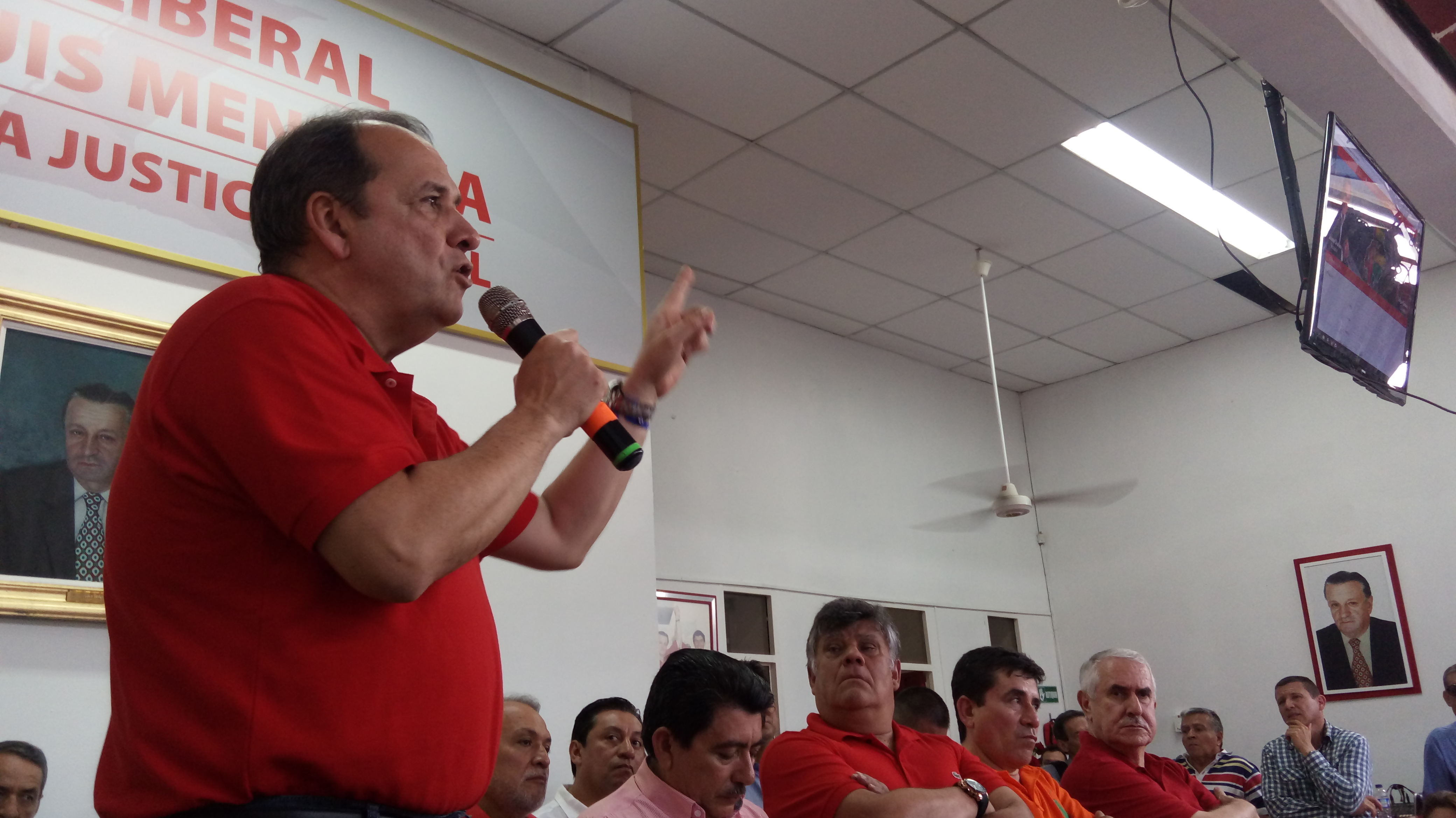 El senador Liberal Jaime Durán Barrera, destacó y felicitó al Concejo de Bucaramanga al aprobar una reducción del 30 % del impuesto predial a los propietarios de los inmuebles que tuvieron la reciente actualización catastral, lo que había generado un alza exajerada en Bucaramanga, pero fue contundente en exhortar a los candidatos de su colectividad a la alcaldía y al cabildo municipal, a que se comprometan ante la ciudadanía para que la actualización del catastro se revise, e instó a los organismos de control que examinen la legalidad y conveniencia del contrato que se suscribió con la Universidad Distrital Francisco José de Caldas en el año 2017 sobre el tema. 