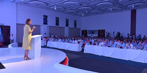 Al clausurar el 43 Congreso de Transporte de Carga y su Logística, COLFECAR, en Cartagena de Indias, la Vicepresidenta Ramírez aseveró que “combatir la corrupción y sacar adelante a Colombia es un compromiso de corresponsabilidad entre todos”.