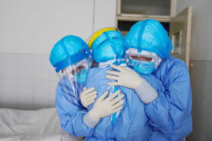 El director de la Organización Mundial de la Salud (OMS) Tedros Adhanom Ghebreyesus le dejó a todos los habitantes del planeta un mensaje desesperanzador sobre la tragedia del coronavirus: "Todos tenemos ganas de que acabe. Todos queremos seguir con nuestras vidas. Pero la dura realidad es que estamos lejos de que termine".