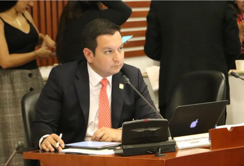 Así lo propuso a consideración del Congreso de la República dentro de la discusión  de la reforma política, el Representante Oscar Villamizar, quien argumentó que la creación de estos cargos no solo eliminaría las elecciones atípicas en los departamentos y municipios del país, sino que le ahorraría dineros al estado y además, daría continuidad a las propuestas de los gobernantes regionales y locales que fueron elegidos popularmente.