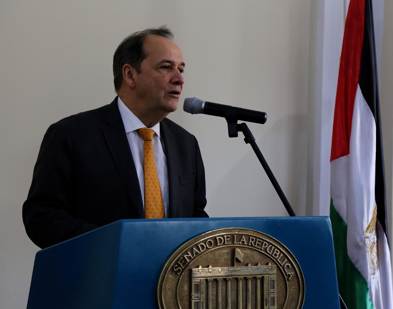 El Presidente de la Comisión de Relaciones Exteriores y Defensa Nacional del Senado, Jaime Duran Barrera, hizo un llamado al Gobierno para que con las comisiones económicas de Senado y Cámara busquen otros mecanismos  que permitan resolver el desfase presupuestal del 2019 cercano a los $ 14 billones.
