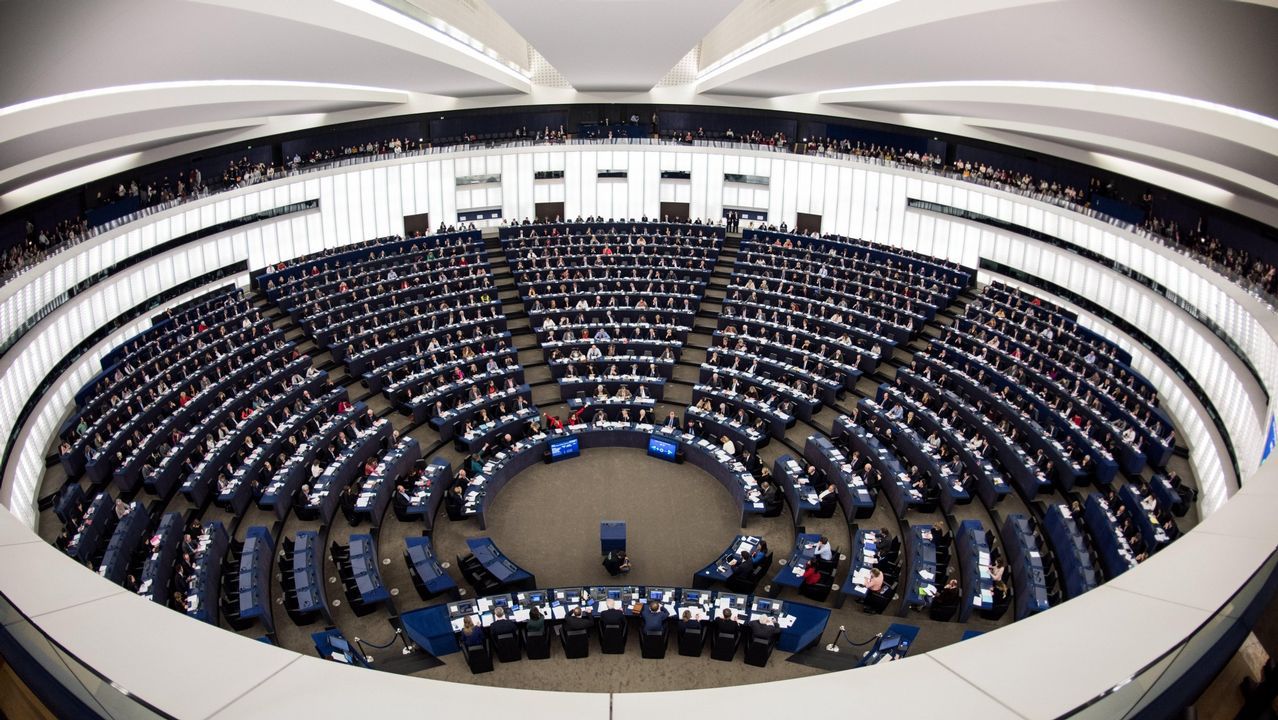 Los 28 Estados miembros de la Unión Europea aprobaron este jueves (11.10.2018) la directiva, cuyo objetivo es complementar la que ya existe para prevenir el uso del sistema financiero para el blanqueo de dinero y la financiación del terrorismo con medidas relativas a las leyes de enjuiciamiento criminal.