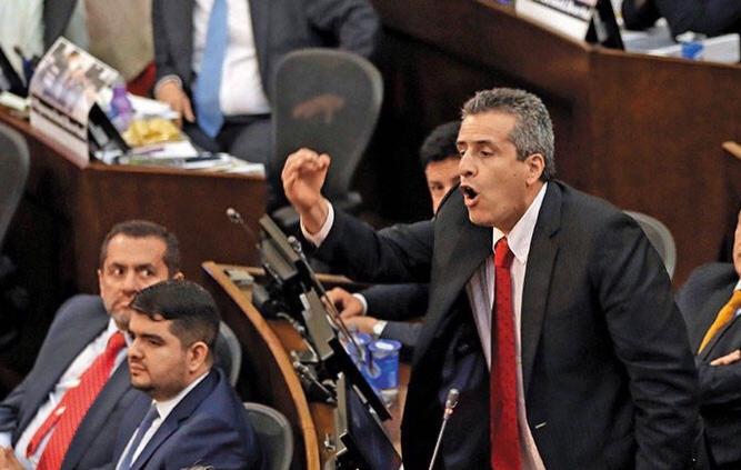 Después de haber advertido que mediante el decreto 811 de 2020 el Gobierno se auto habilita para privatizar las empresas estatales sin ningún tipo de control, el Senador Luis Fernando Velasco, junto con un grupo de congresistas de distintas bancadas, radicó un proyecto de ley que busca derogar dicho decreto legislativo.